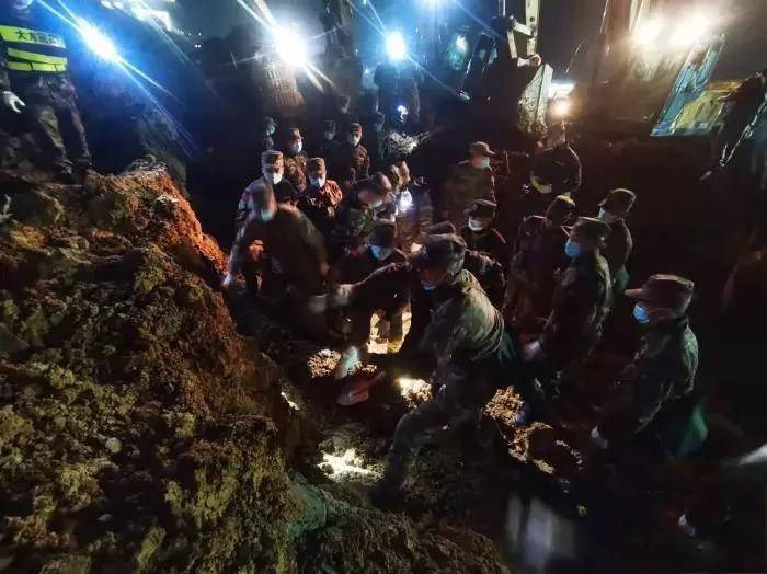 纳雍山体滑坡最新动态与小巷深处的独特风味探索揭秘
