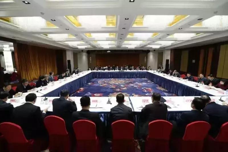 张杰最新照片亮相，科技与生活完美融合的高科技产品体验日