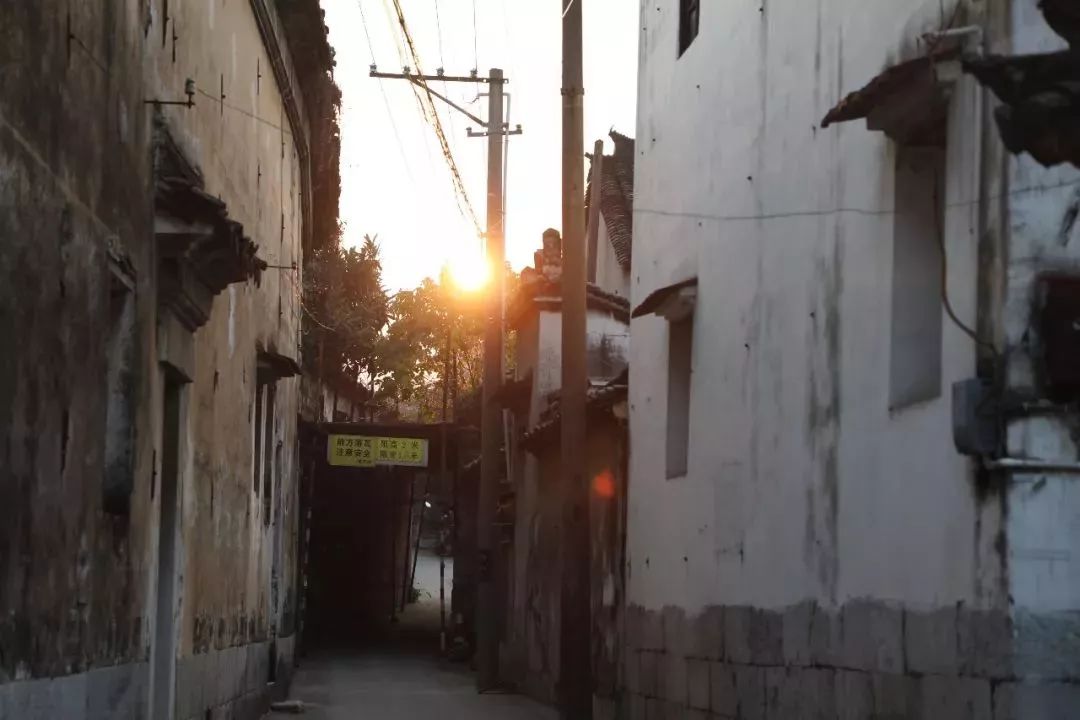 久久热最新免费视频，小巷深处的独特观影体验畅享之旅
