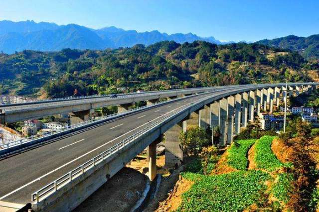 庄浪高速公路最新动态与小巷中的意外发现